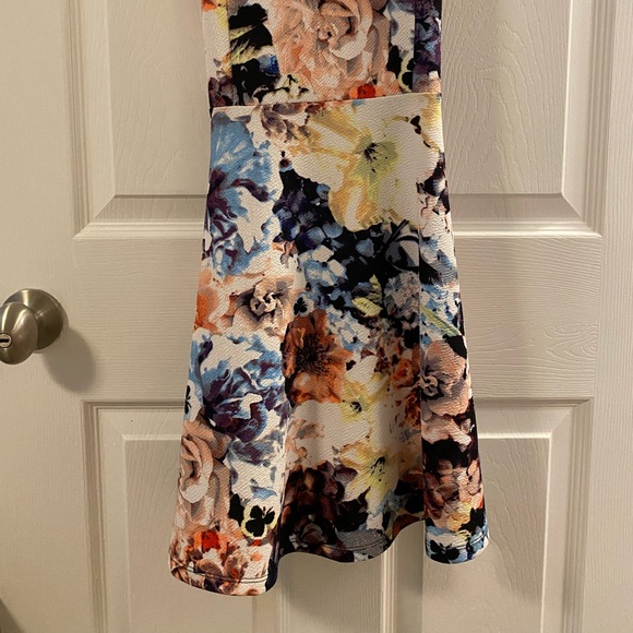 Floral net skater dress - Picture 4 of 5